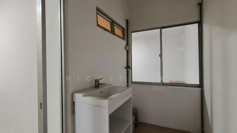 Kondominium untuk Dijual di Amadesa Resort Condominium - Nicole Sim - Bathroom - PropertyGuru.com.my