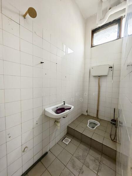 Shop / Office for Rent in Sentul Boulevard (Kuala Lumpur) - Chow Kok Toong - Bathroom - PropertyGuru.com.my