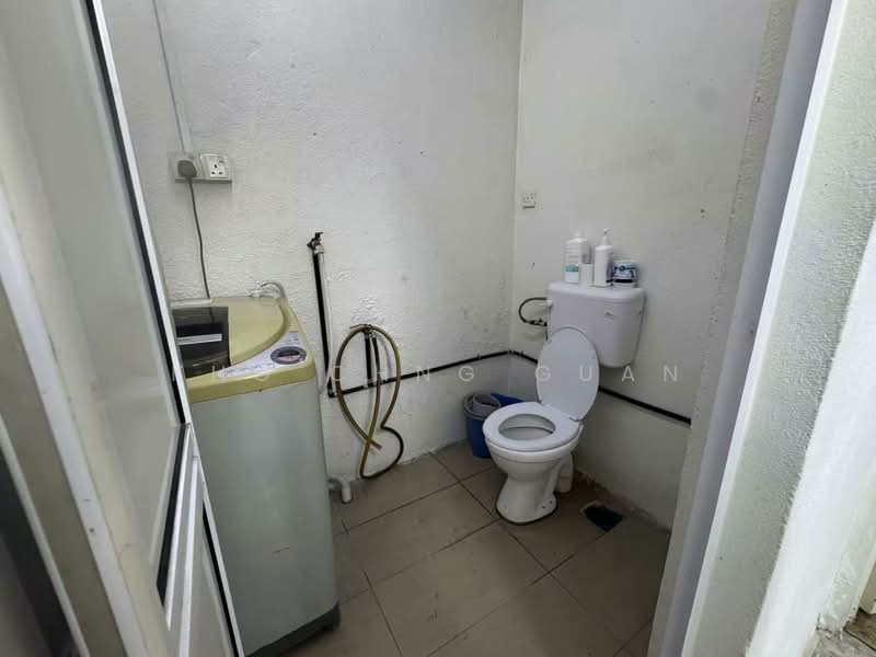 2-storey Terraced House for Sale in Taman Raja Nong (Klang) - Kho Chng Guan - Bathroom - PropertyGuru.com.my