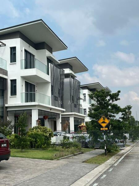 Bungalow House untuk Dijual di Shah Alam (Selangor) - Fifi Natasya - Exterior - PropertyGuru.com.my