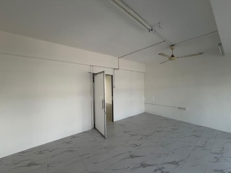 Kawasan Perniagaan Sungai Rambai Shoplot untuk Untuk Disewa - RM 1,200 /bulan, Mac 2026 - Interior - PropertyGuru.com.my