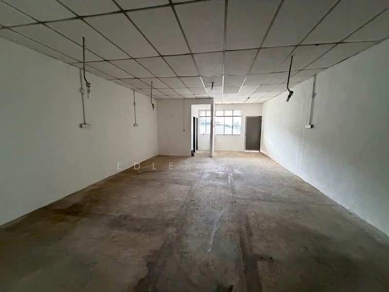 Kawasan Perniagaan Sungai Rambai Shoplot untuk Untuk Disewa - RM 1,200 /bulan, Mac 2026 - Interior - PropertyGuru.com.my