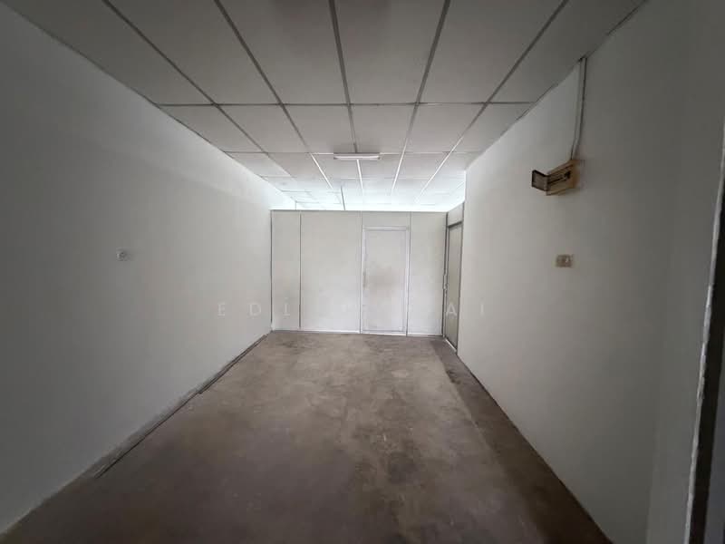 Kawasan Perniagaan Sungai Rambai Shoplot untuk Untuk Disewa - RM 1,200 /bulan, Mac 2026 - Interior - PropertyGuru.com.my