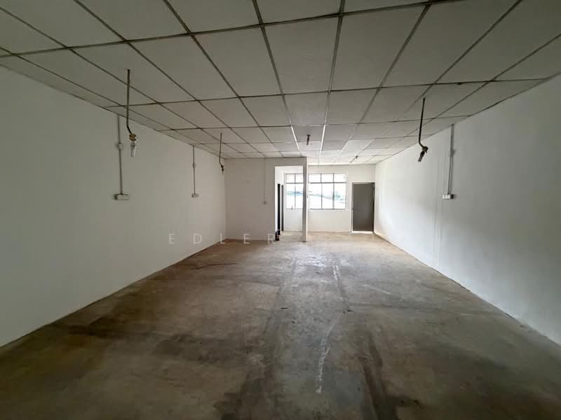 Kawasan Perniagaan Sungai Rambai Shoplot untuk Untuk Disewa - RM 1,200 /bulan, Mac 2026 - Interior - PropertyGuru.com.my
