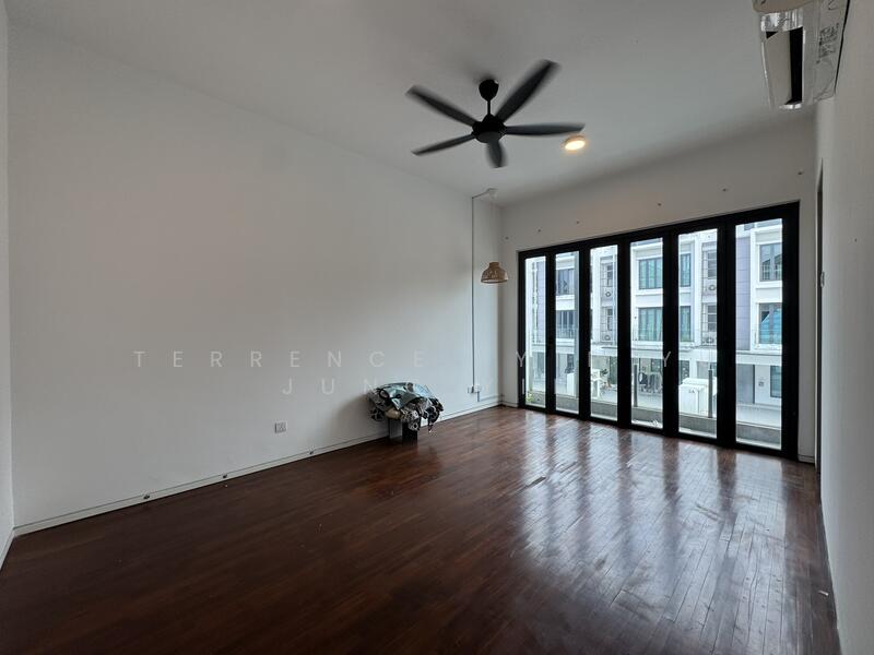 3-storey Terraced House for Sale in Puchong (Selangor) - Terrence  Yip Yu Jung Yip - Living Room - PropertyGuru.com.my
