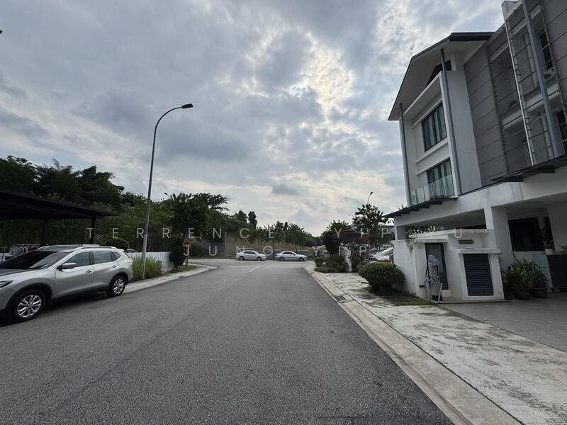 3-storey Terraced House for Sale in Puchong (Selangor) - Terrence  Yip Yu Jung Yip - Exterior - PropertyGuru.com.my