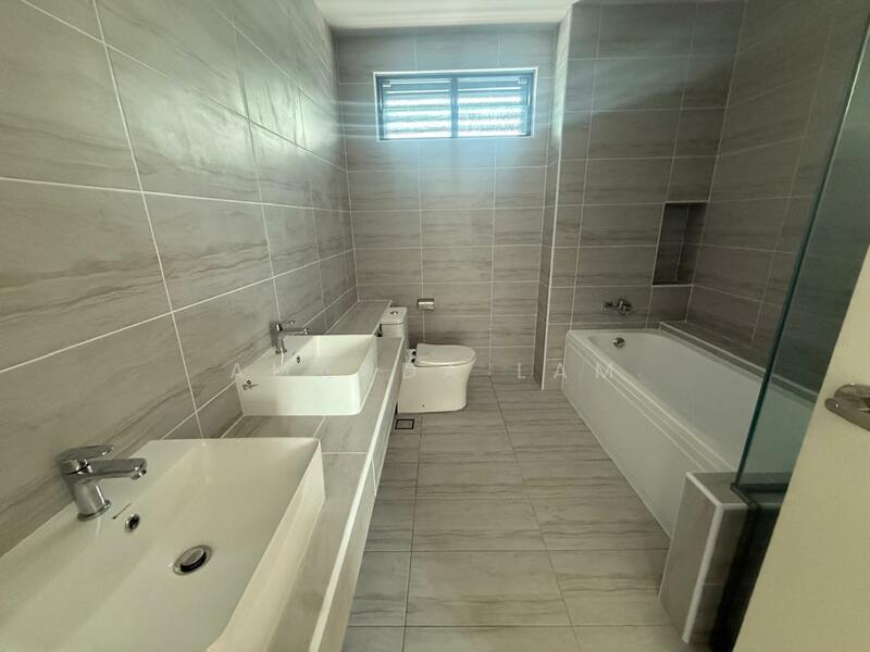 Semi-Detached House for Sale in Bandar Cassia (Batu Kawan) - Amanda Lam - Bathroom - PropertyGuru.com.my