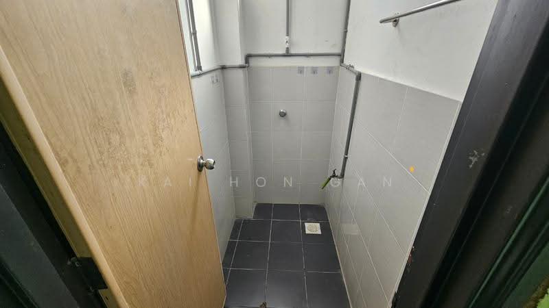 Shop for Rent in Taman Klebang Utama (Klebang) - Kai Hon Gan - Bathroom - PropertyGuru.com.my