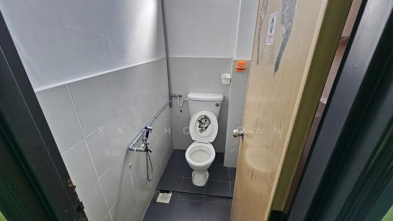 Shop for Rent in Taman Klebang Utama (Klebang) - Kai Hon Gan - Bathroom - PropertyGuru.com.my
