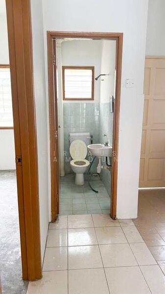 2-storey Terraced House for Sale in Bandar Putra Permai (Seri Kembangan) - Firdaus Hamidun - Bathroom - PropertyGuru.com.my