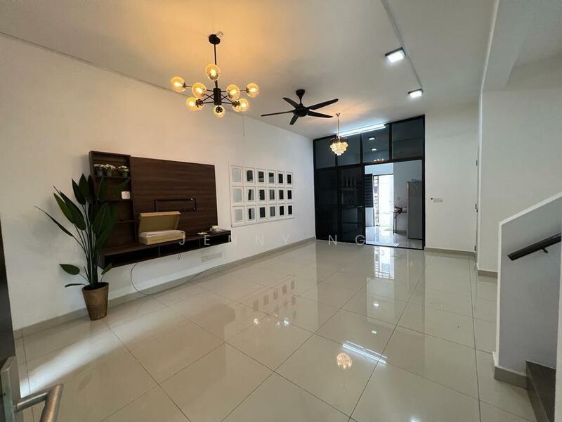 For Rent - (Nicely Renovated) Double Sty House at Bandar Mahkota Banting
