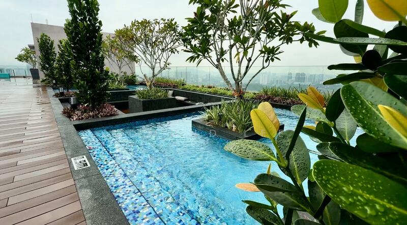 Infinity Rooftop Jacuzzi