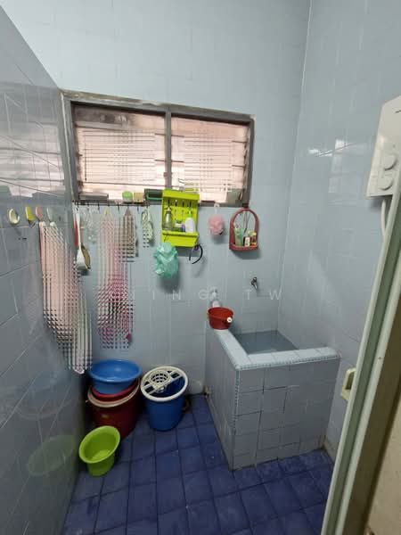 Rumah Teres 2 Tingkat untuk Dijual di Taman Kepong (Kepong) - Kiing TW - Bathroom - PropertyGuru.com.my
