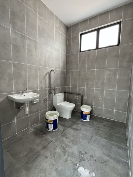Factory for Rent in Eco Business Park 1 (Johor Bahru) - Carrey Chiah - Bathroom - PropertyGuru.com.my
