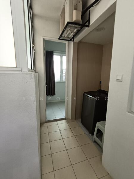 utility room covered to store/laundry