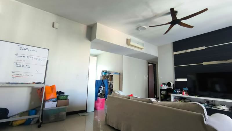 Kondominium untuk Dijual di Nautica Lake Suites - Eric Lim - Living Room - PropertyGuru.com.my