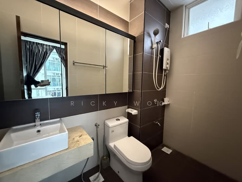 Kondominium untuk Dijual di M Condominium @ Larkin - Ricky Woo - Bathroom - PropertyGuru.com.my