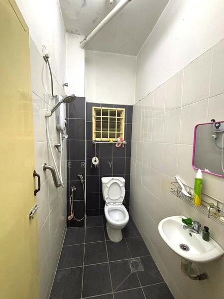 Taman Putri Jaya untuk Untuk Dijual - RM 770,000, Mac 2026 - Bathroom - PropertyGuru.com.my