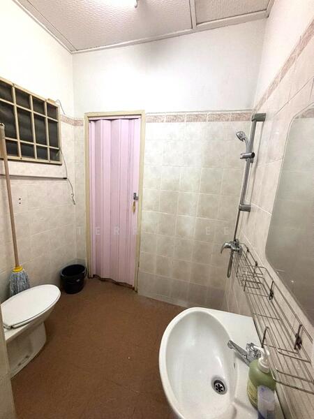 Taman Putri Jaya untuk Untuk Dijual - RM 770,000, Mac 2026 - Bathroom - PropertyGuru.com.my