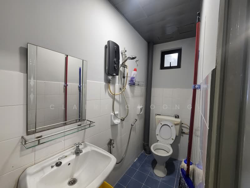 2-storey Terraced House for Sale in Bandar Putra Permai (Seri Kembangan) - Claire Choong - Bathroom - PropertyGuru.com.my