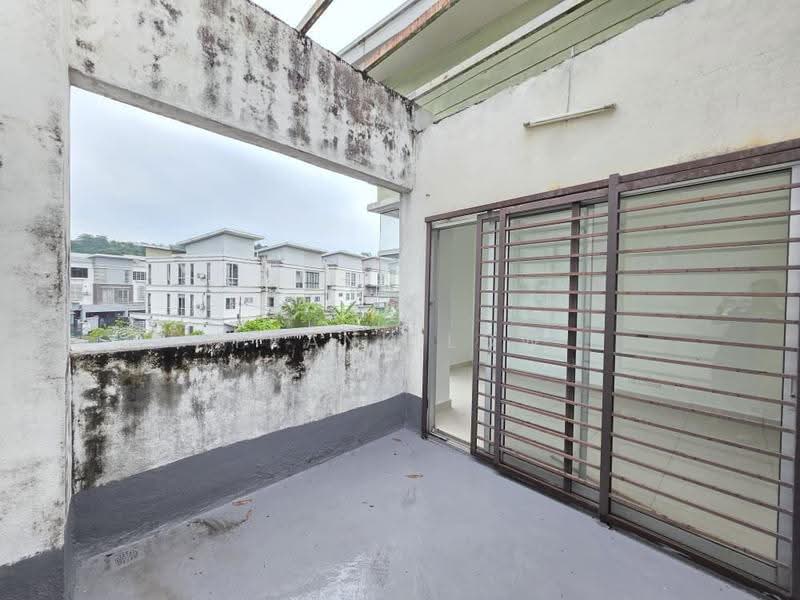 3-storey Terraced House for Sale in Sungai Buloh (Selangor) - Frank Low - Balcony - PropertyGuru.com.my