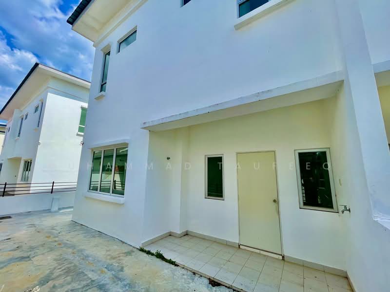 Taman Lukut Lagenda @ Port Dickson untuk Untuk Disewa - RM 2,499 /bulan, Mac 2026 - Exterior - PropertyGuru.com.my