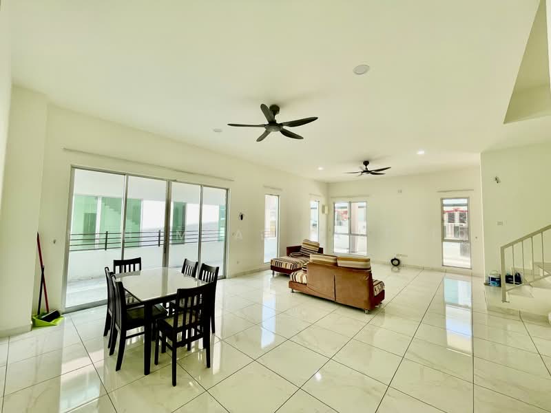 Taman Lukut Lagenda @ Port Dickson untuk Untuk Disewa - RM 2,499 /bulan, Mac 2026 - Living Room - PropertyGuru.com.my