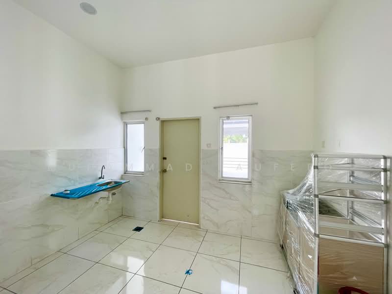 Taman Lukut Lagenda @ Port Dickson untuk Untuk Disewa - RM 2,499 /bulan, Mac 2026 - Kitchen - PropertyGuru.com.my
