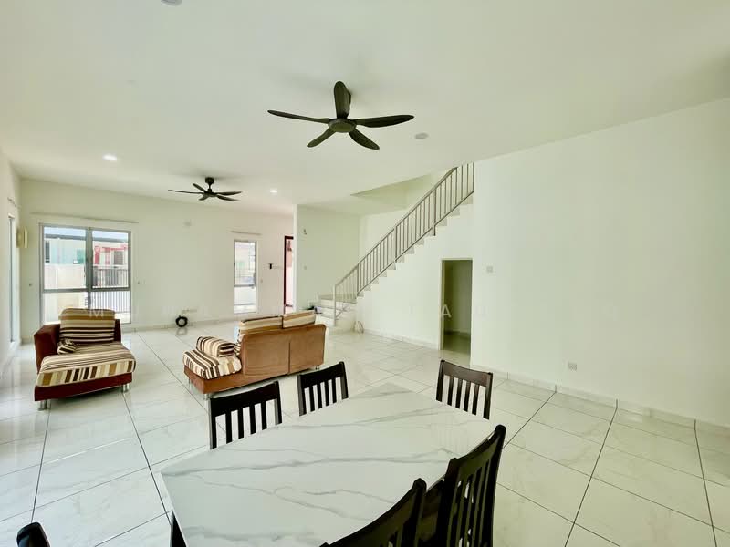 Taman Lukut Lagenda @ Port Dickson untuk Untuk Disewa - RM 2,499 /bulan, Mac 2026 - Living Room - PropertyGuru.com.my