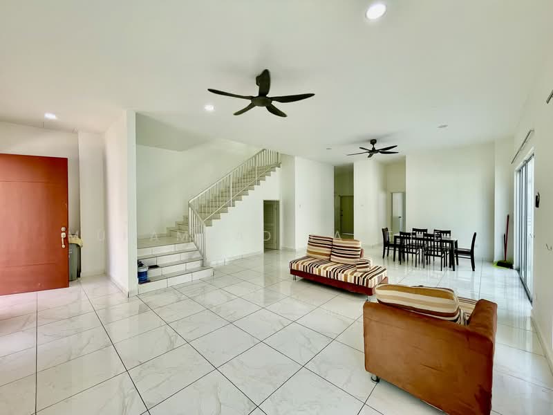 Taman Lukut Lagenda @ Port Dickson untuk Untuk Disewa - RM 2,499 /bulan, Mac 2026 - Living Room - PropertyGuru.com.my