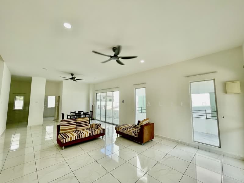 Taman Lukut Lagenda @ Port Dickson untuk Untuk Disewa - RM 2,499 /bulan, Mac 2026 - Living Room - PropertyGuru.com.my