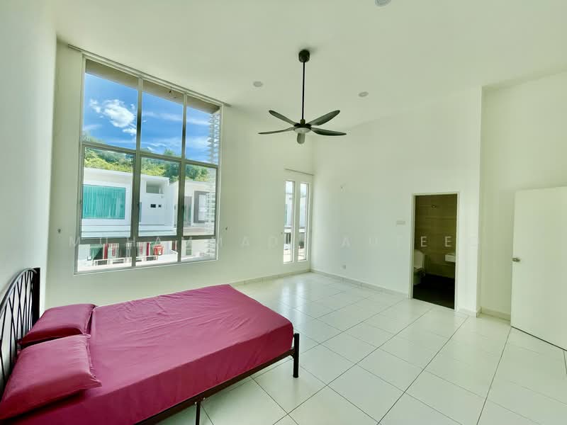 Taman Lukut Lagenda @ Port Dickson untuk Untuk Disewa - RM 2,499 /bulan, Mac 2026 - Bedroom - PropertyGuru.com.my