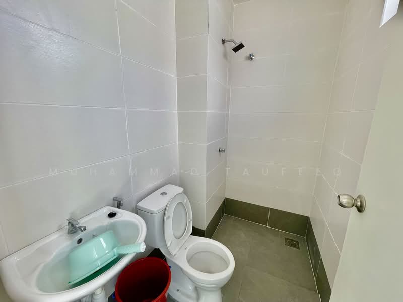 Taman Lukut Lagenda @ Port Dickson untuk Untuk Disewa - RM 2,499 /bulan, Mac 2026 - Bathroom - PropertyGuru.com.my