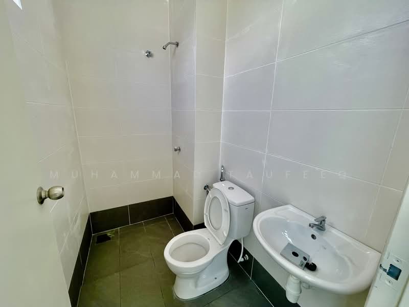Taman Lukut Lagenda @ Port Dickson untuk Untuk Disewa - RM 2,499 /bulan, Mac 2026 - Bathroom - PropertyGuru.com.my