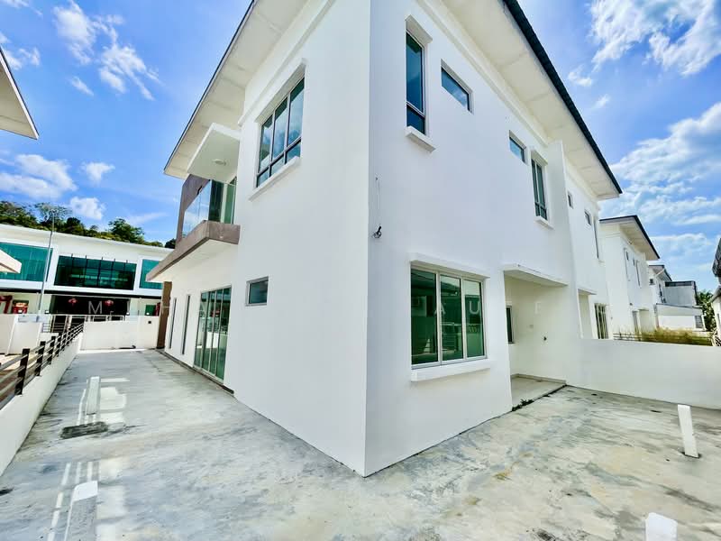 Taman Lukut Lagenda @ Port Dickson untuk Untuk Disewa - RM 2,499 /bulan, Mac 2026 - Exterior - PropertyGuru.com.my