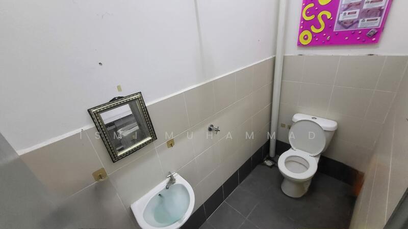Rumah Teres untuk Dijual di Seremban 3 (Rasah) - Ismi Muhammad - Bathroom - PropertyGuru.com.my