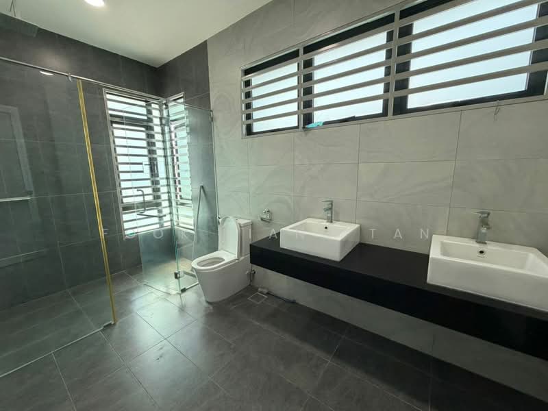 Bungalow House untuk Dijual di Taman Naluri Emas (Seberang Jaya) - Michael Tan - Bathroom - PropertyGuru.com.my