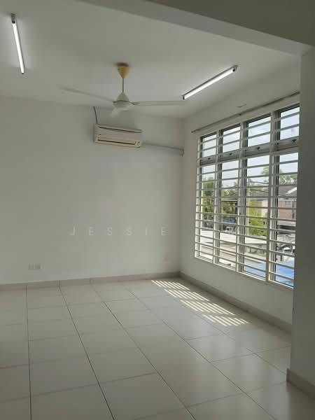 Rumah Teres 2-Tingkat untuk Dijual di Semenyih (Selangor) - Jessie Lim - Master Bedroom - PropertyGuru.com.my