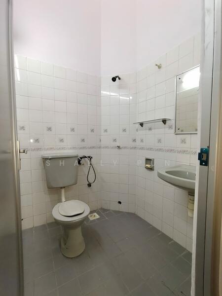 USJ4, SUBANG JAYA untuk Untuk Disewa - RM 3,000 /bulan, Mac 2026 - Bathroom - PropertyGuru.com.my