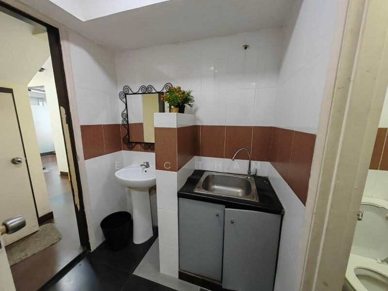 Shop / Office for Sale in Taman Ampang Utama (Ampang) - Eric Tham - Bathroom - PropertyGuru.com.my