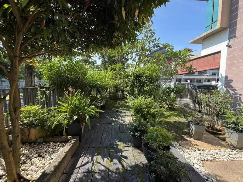 Rumah Teres 3-Tingkat untuk Dijual di Puchong (Selangor) - Jess Chong - Exterior - PropertyGuru.com.my
