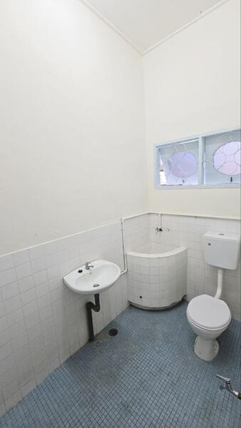 Semi-Detached House for Sale in New Pasir Puteh (Ipoh) - Marcus Seng - Bathroom - PropertyGuru.com.my