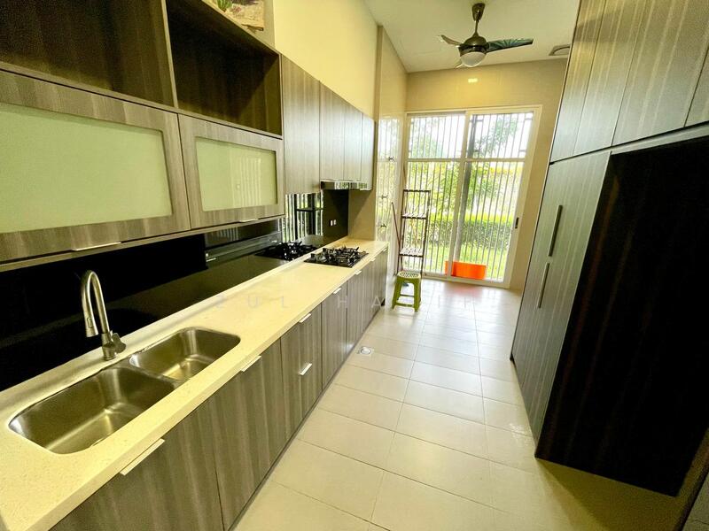 Zero-Lot Bungalow for Sale in Lakefront Villa (Cyberjaya) - Zul Hasif - Kitchen - PropertyGuru.com.my