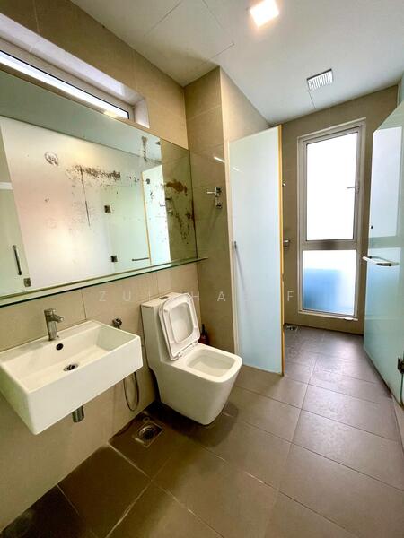 Zero-Lot Bungalow for Sale in Lakefront Villa (Cyberjaya) - Zul Hasif - Bathroom - PropertyGuru.com.my
