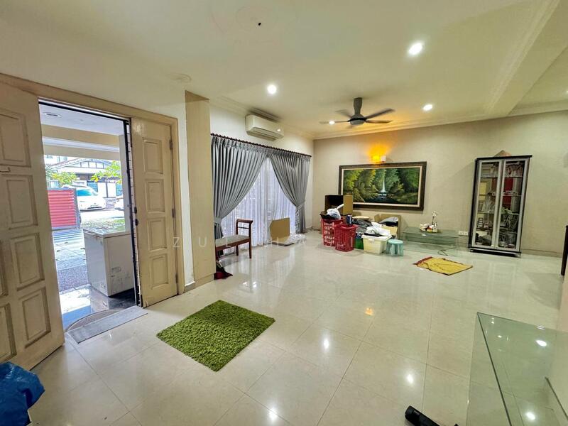 Bukit Jelutong untuk Untuk Dijual - RM 818,000, Feb 2026 - Living Room - PropertyGuru.com.my