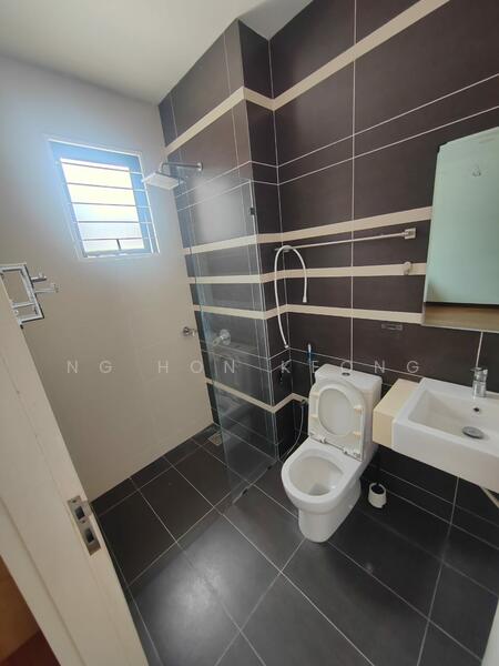 Semi-Detached House for Sale in 16 Sierra (Puchong) - Ng Hon Keong - Bathroom - PropertyGuru.com.my