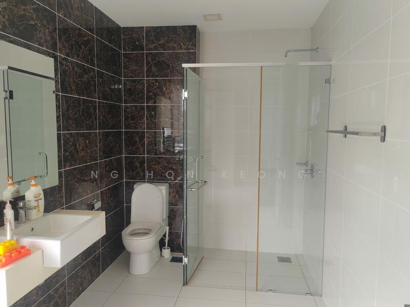 Semi-Detached House for Sale in 16 Sierra (Puchong) - Ng Hon Keong - Bathroom - PropertyGuru.com.my