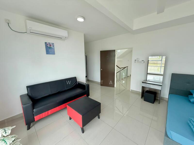 Taman Seri Austin untuk Untuk Dijual - RM 1,300,000, Feb 2026 - Living Room - PropertyGuru.com.my