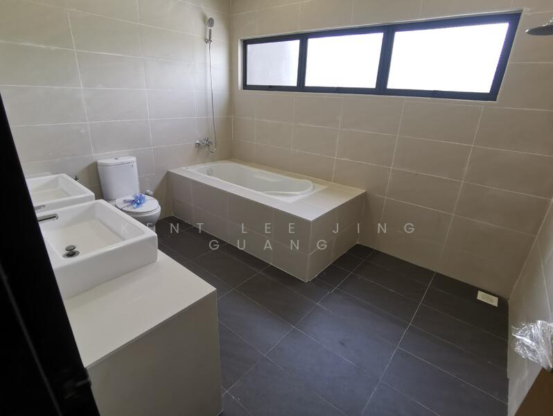 Zero-Lot Bungalow for Sale in Bukit Jelutong (Shah Alam) - Kent Lee Jing Guang - Bathroom - PropertyGuru.com.my