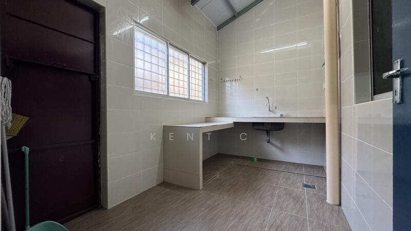 2-storey Terraced House for Rent in Klebang Ria (Chemor) - Kent C - Kitchen - PropertyGuru.com.my